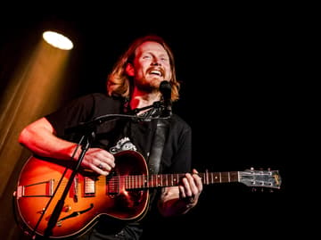 Noah Derksen live in Hove