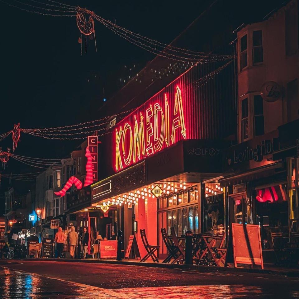 Komedia